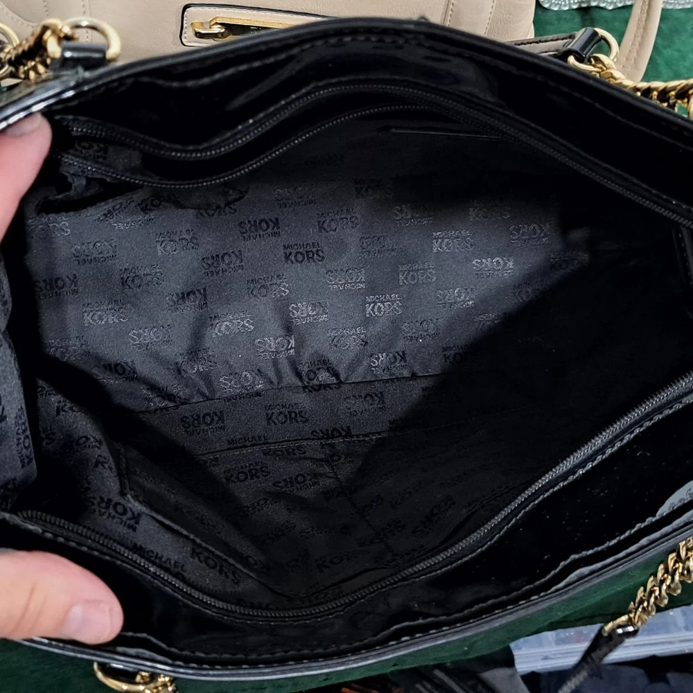 Michael Kors Elegant Black Tote Bag - Picture 6 of 7